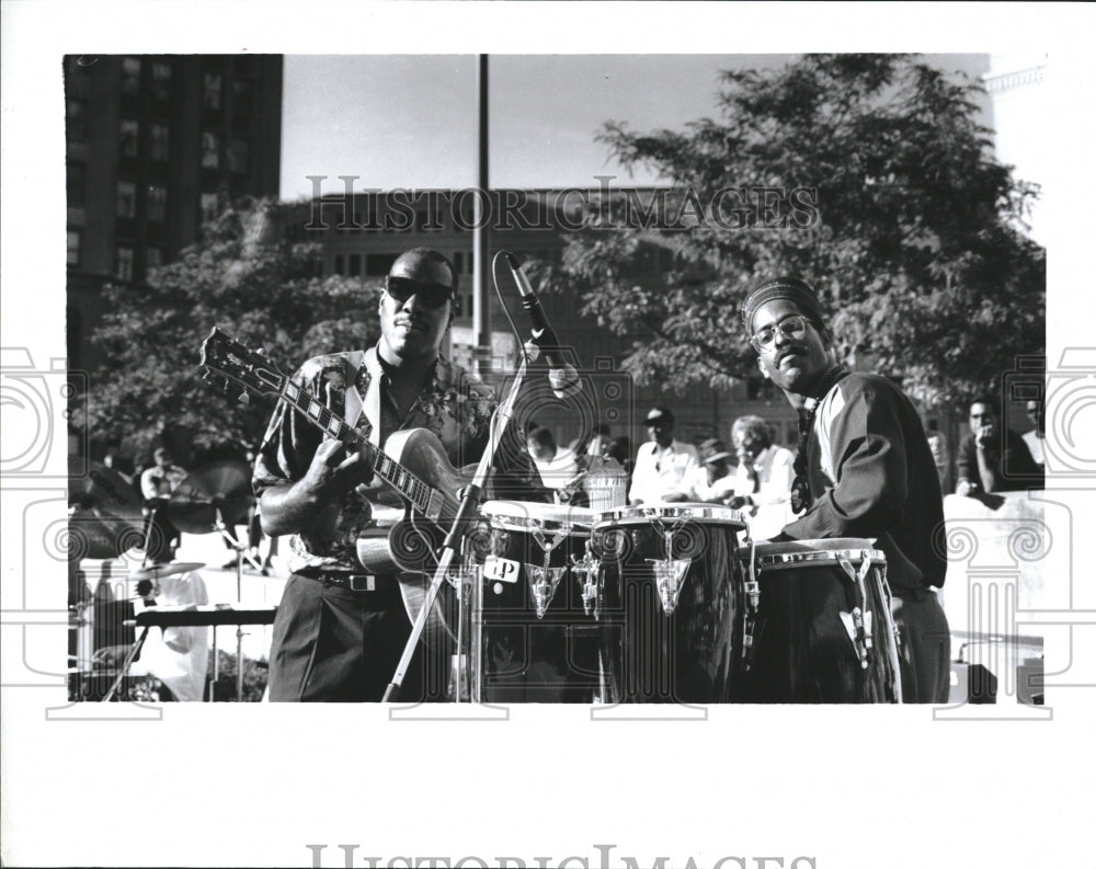 1991 Press Photo Calvin Brooks Profile Flight Band Negs - Historic Images