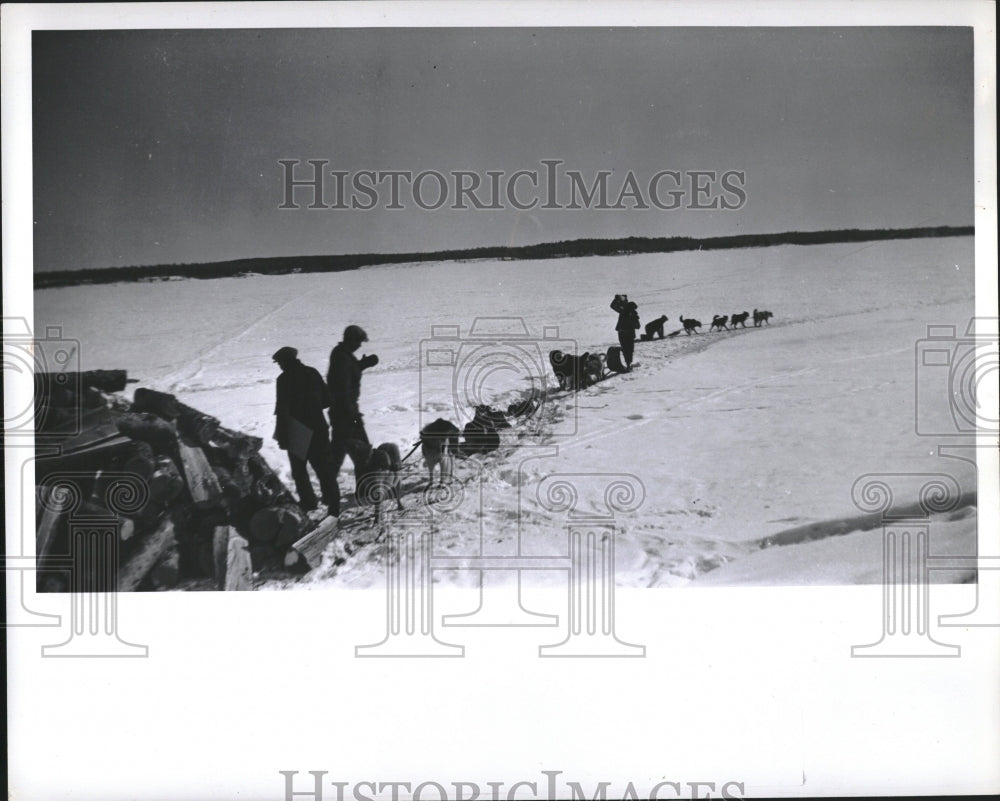 1942 Press Photo Hudson Bay Company Unloading Furs - RRV01923 - Historic Images