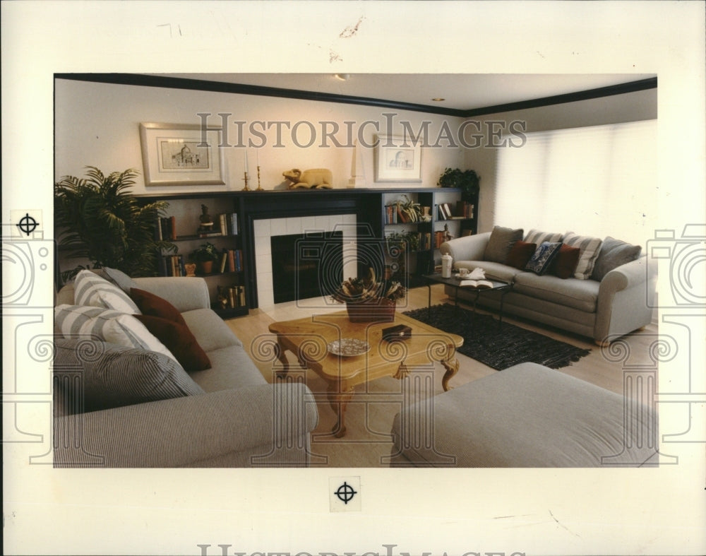 1991 Picture of interiors of a home. - Historic Images