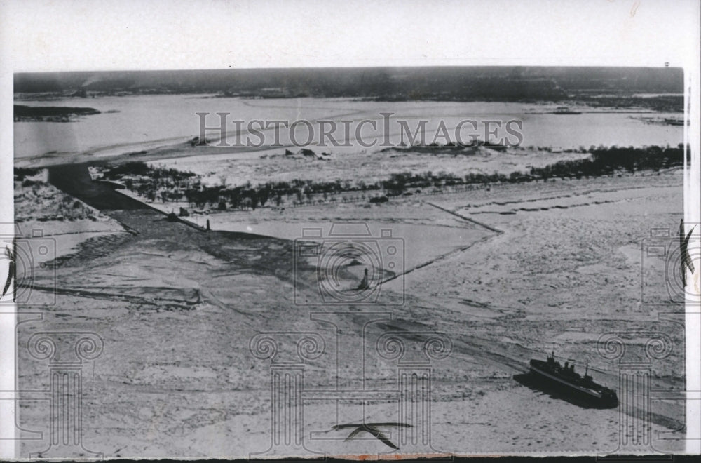 1963 Muskegons Harbor Panorama Ice Ships-Historic Images