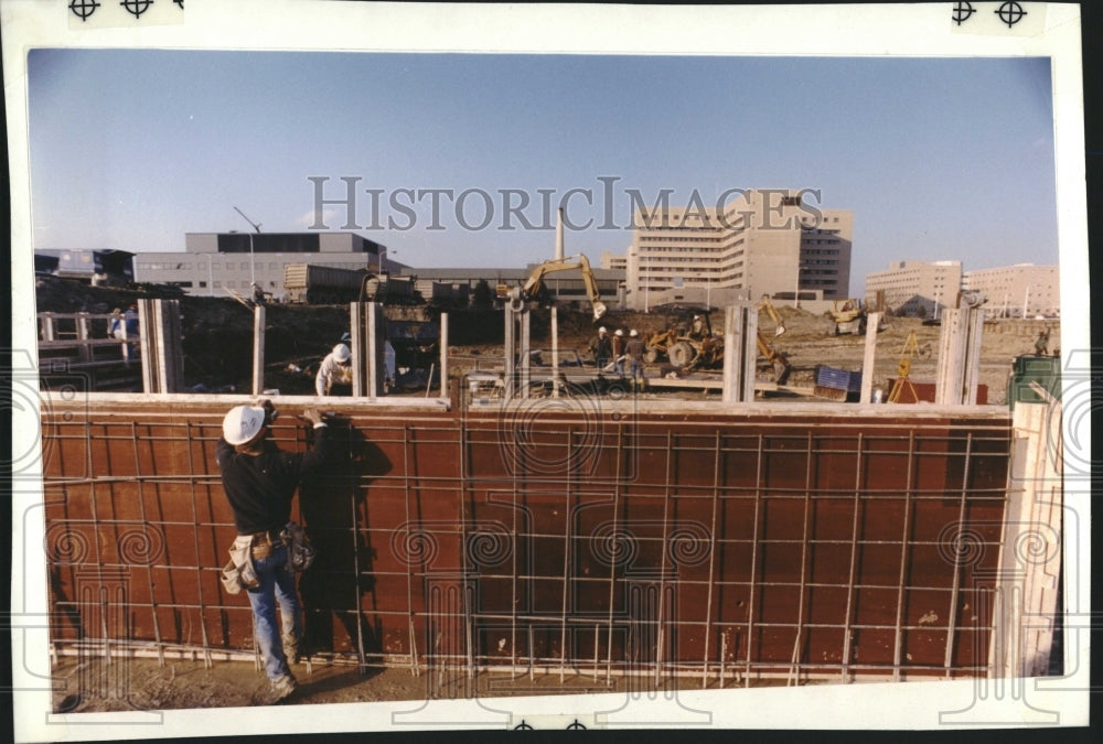 1990, Barton Malow Co. Beaumont Hospital - RRV02161 - Historic Images