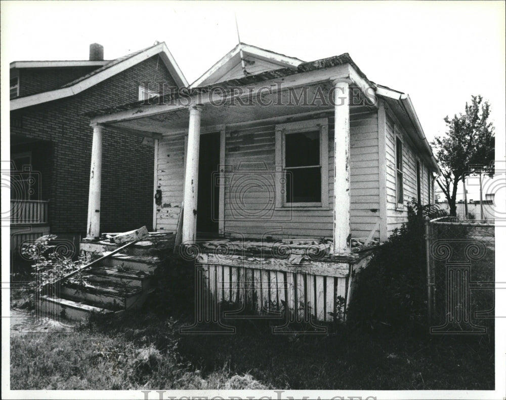 1980, Abandoned house Detroit Michigan - RRV02175 - Historic Images