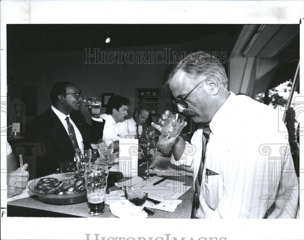 1990 Press Photo Judges At Nonalcoholic Beer Tasting - RRV02681 - Historic Images