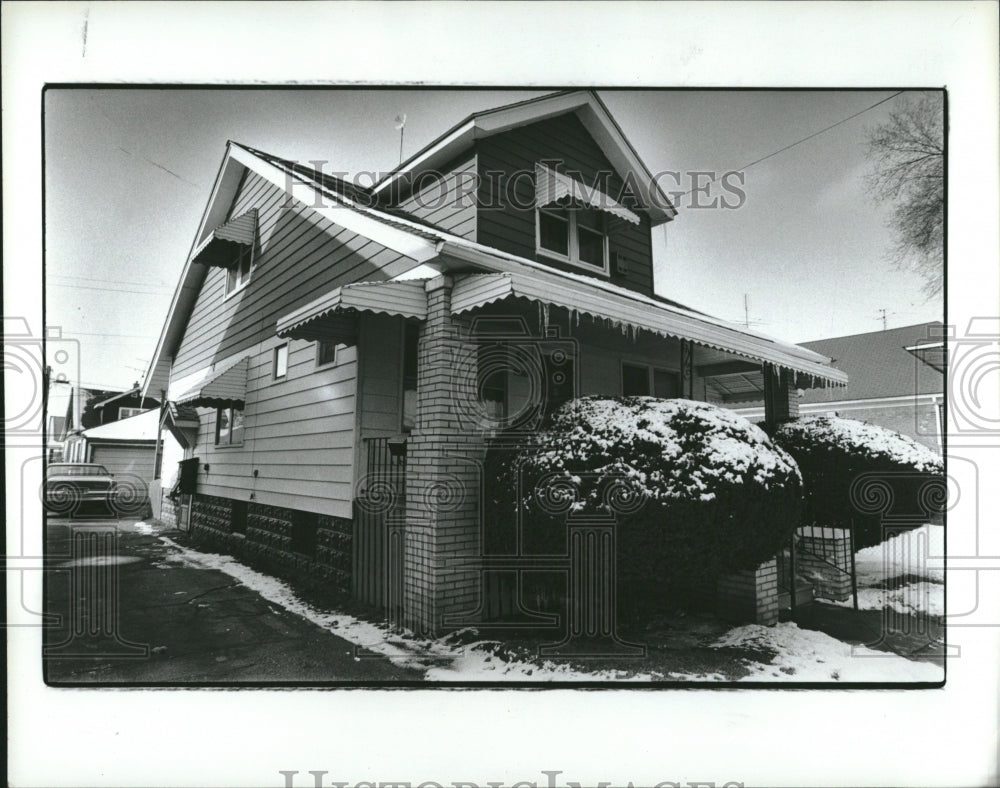 1983 Press Photo Insecticides Roach Juice Factory - RRV02775 - Historic Images