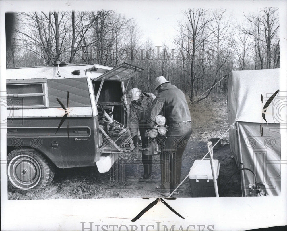 1975 Deer hunting in Michigan - Historic Images