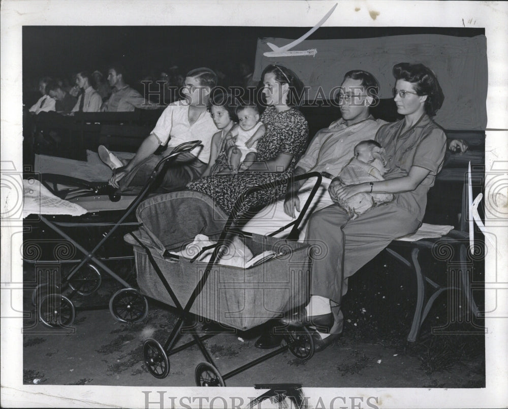 1941 Press Photo Family Row Detroit Symphony concert - Historic Images