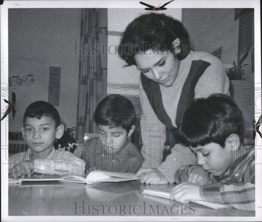 1969 Press Photo Labor Migrants Michigan - RRV03613 - Historic Images