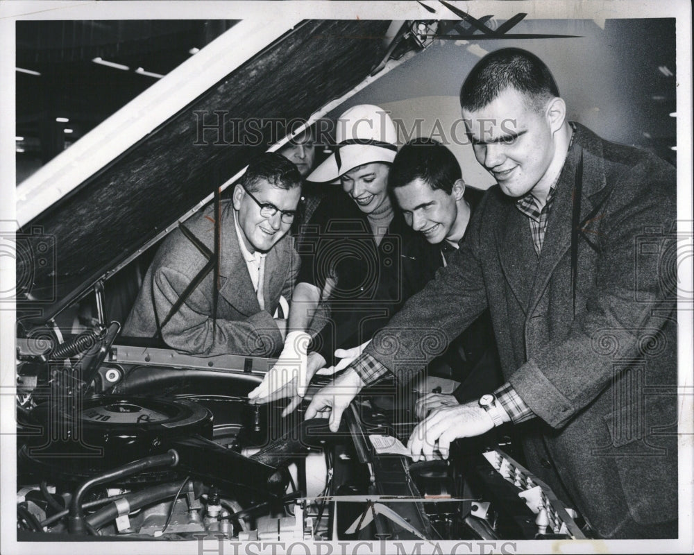 1964 Press Photo Oldsmobile Detroit Auto Show blind men - Historic Images