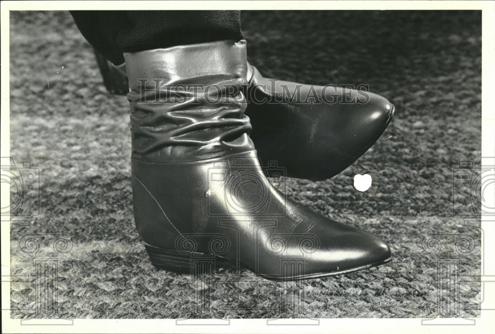 1981 Press Photo Joseph Low Heel Riding Boots Chicago - RRV03803 - Historic Images