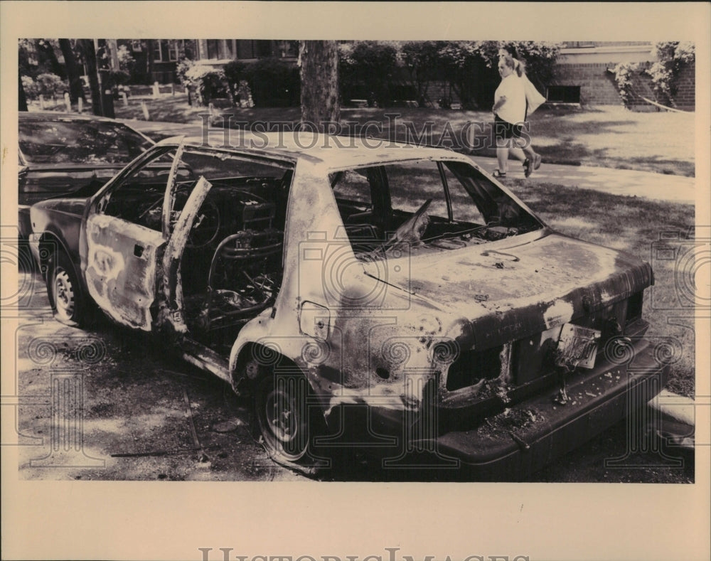 1993 Press Photo Car Explosion Bruce Mercer Burns Fire - Historic Images