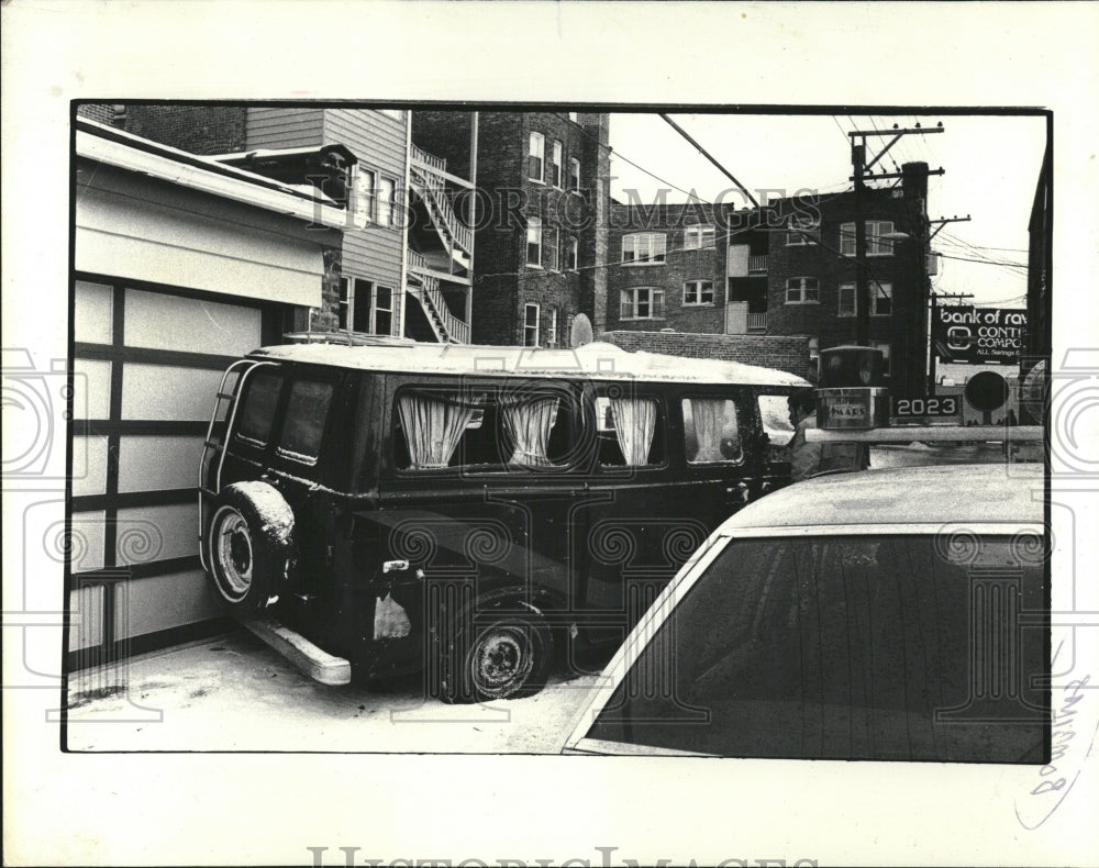 1980 Press Photo Bomb Damaged Van Near Club Continental - RRV03873 - Historic Images