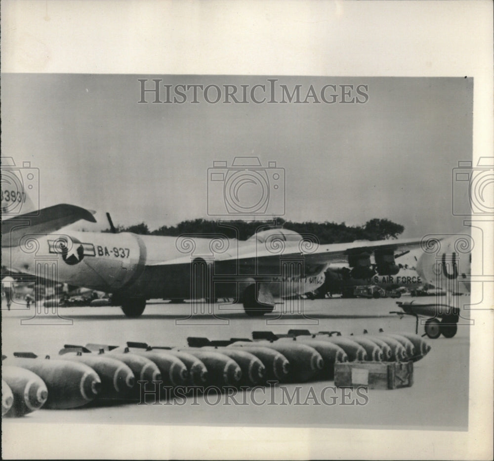 1965 Press Photo Viet Cong B57 Bomber Bien Hoa Air Base - RRV03919 - Historic Images