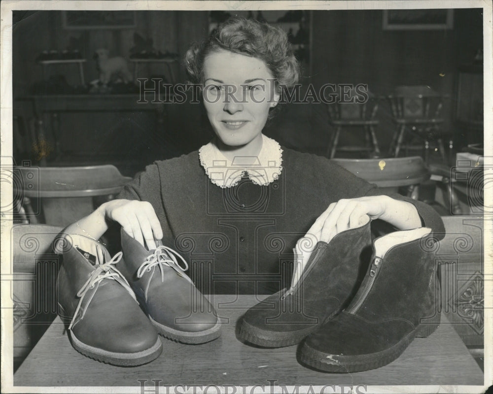 1955 Press Photo Men&#39;s boots women Geri Rock models - Historic Images