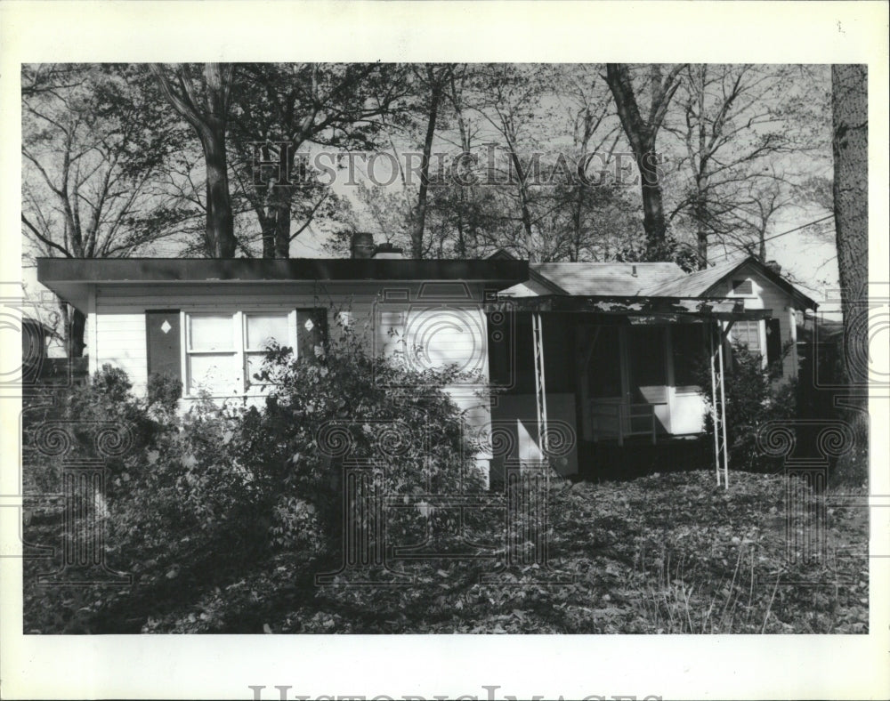 1984PressPhoto Lawyer Clarence Sold Home to Jewish buye - Historic Images