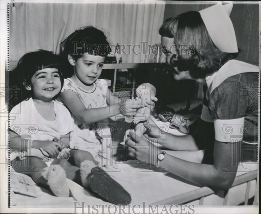 1960, Sisters at Mount Sinai Hospital - RRV04371 - Historic Images