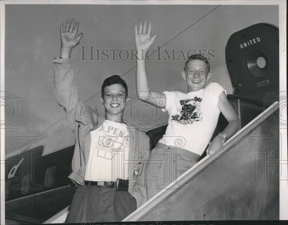 1953 Press Photo Robert Lancaster and John Ed Roberts - Historic Images