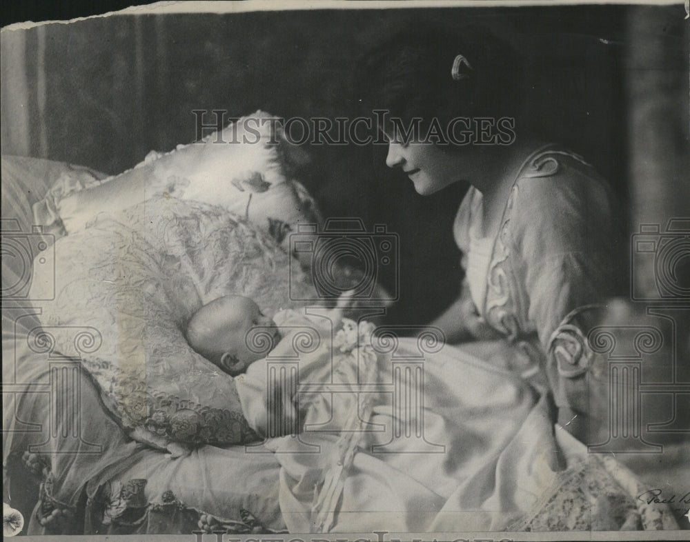 1927, Mrs. Kingdon Gould, and her son - RRV05099 - Historic Images