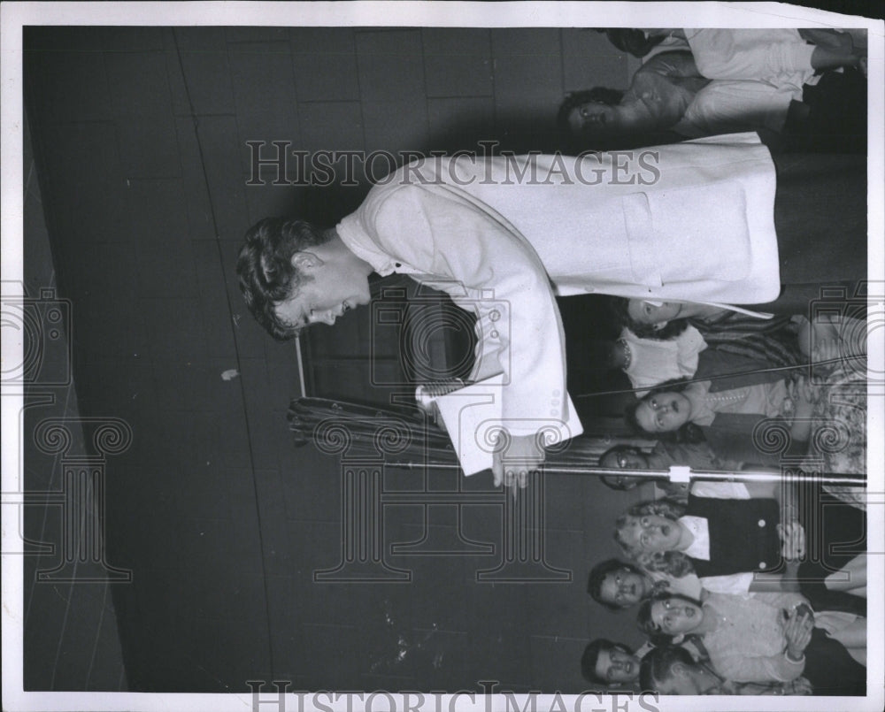 1956 Press Photo Teenagers Person Magics Event Sullivan - RRV05433 - Historic Images