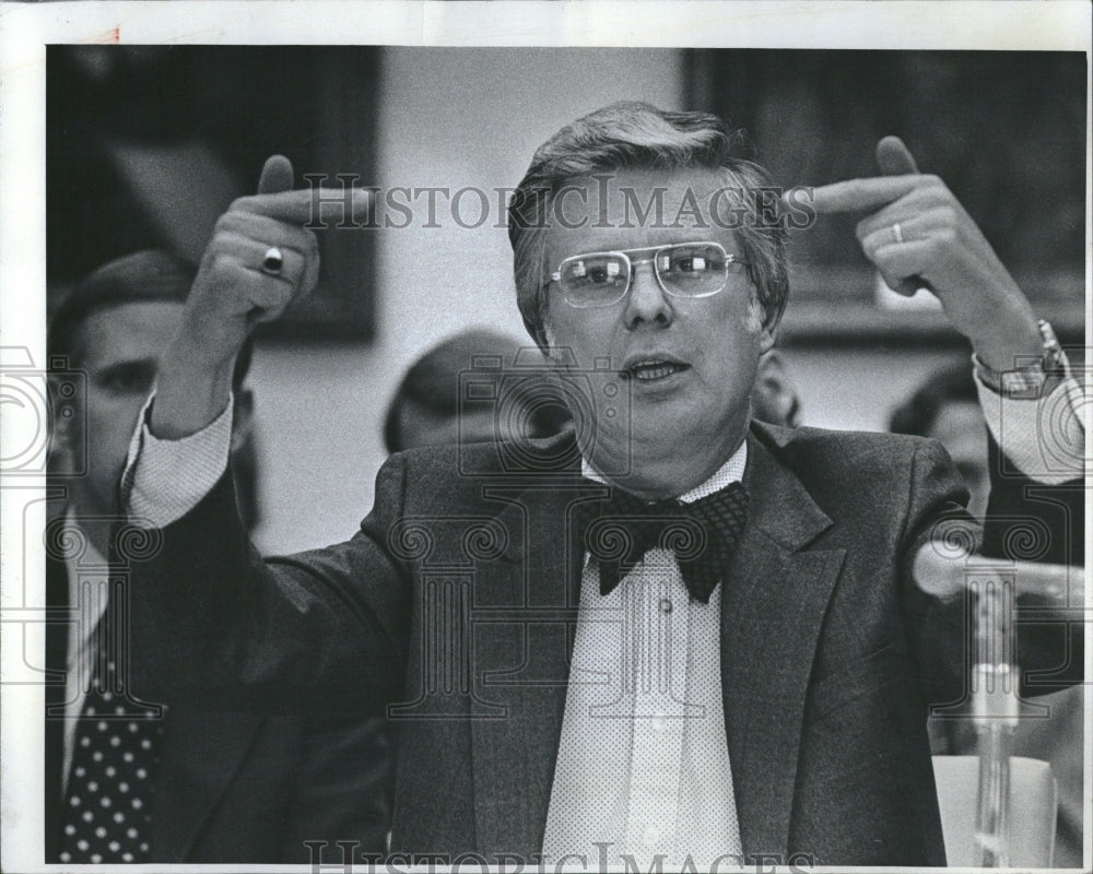 1975, UNC President Richard Bond Talking - RRV05685 - Historic Images