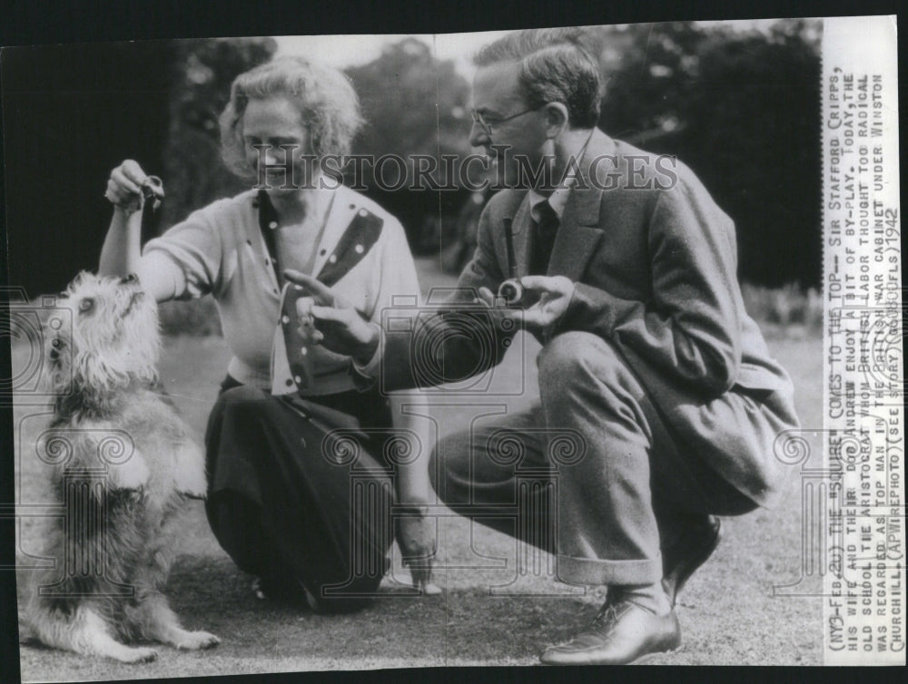 1942, Squire Andrew Enjoy Doe Churchill Play - RRV05829 - Historic Images