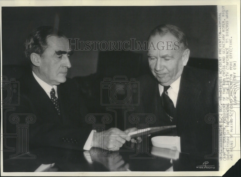 Press Photo Carv Grayson Red Cross Roper Accidents More - RRV06053 - Historic Images