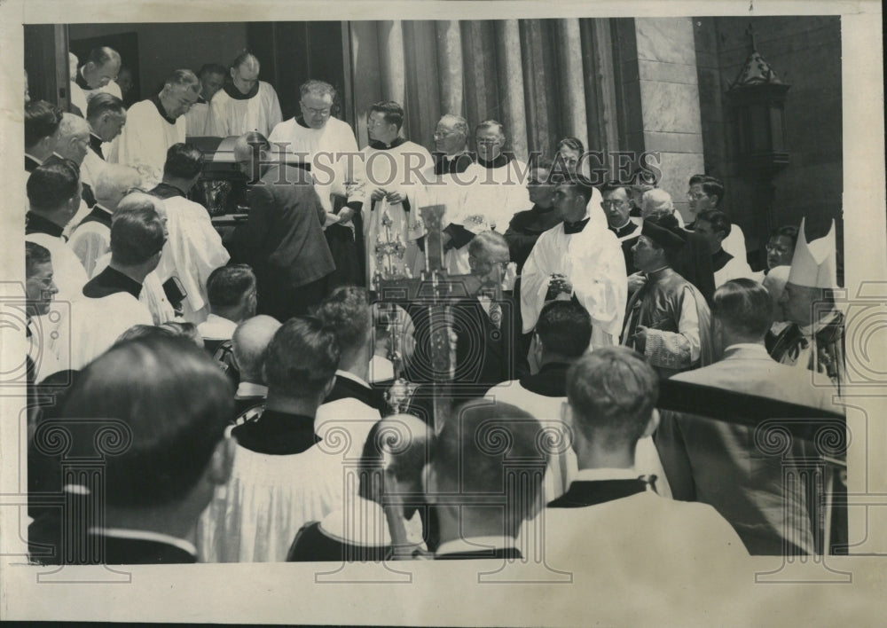 1947 Press Photo Hugh L. McMenamin Denver Cathedral - Historic Images