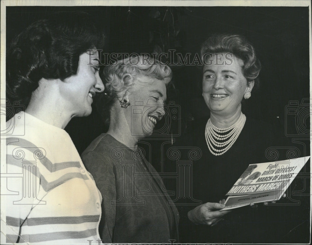 1968, Mrs McNichlos Heads Mothers March Wife - RRV06423 - Historic Images