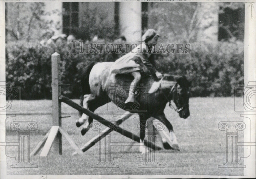 1962, Caroline Bouvier Kennedy Author - RRV06681 - Historic Images