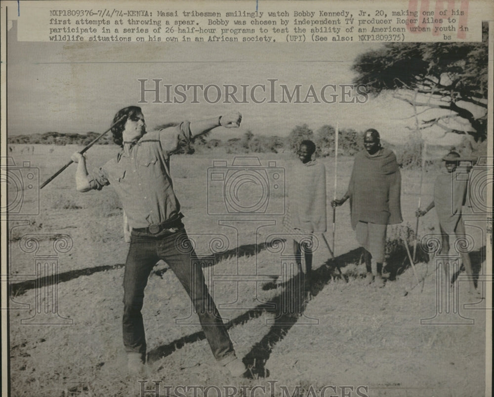 1974 Bobby Kennedy Jr Masai tribesman spear - Historic Images