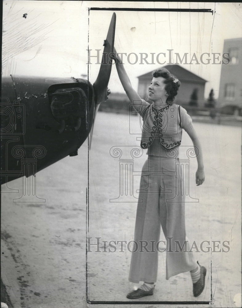 1937 Press Photo Eileen Reavis Turns Plane Propeller - RRV06969 - Historic Images