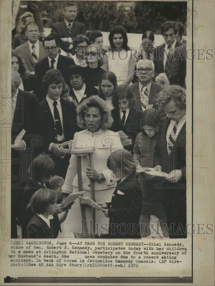 1972 Press Photo Ethel Kennedy Mass Senator Robert - RRV07305 - Historic Images