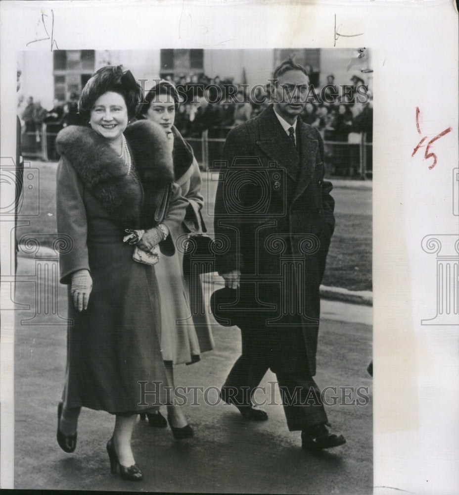 1952, King George Windy London airport Week - RRV08049 - Historic Images