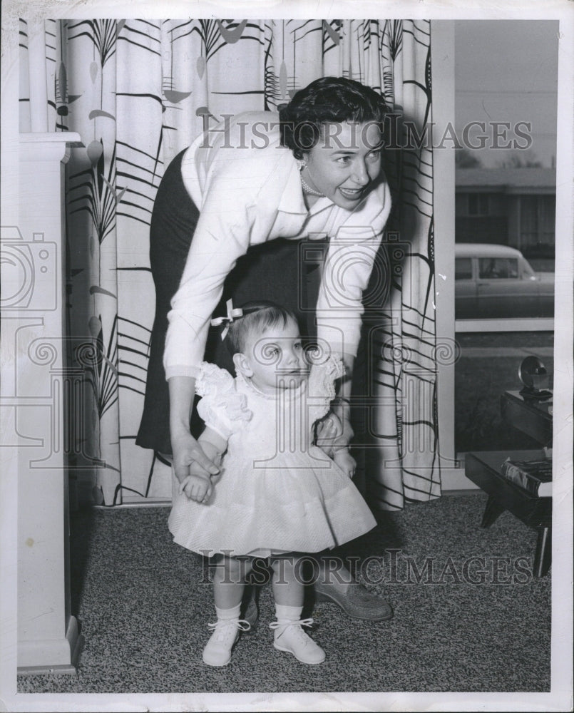 1958 Press Photo Michael Trumble premature baby mother - RRV08101 - Historic Images