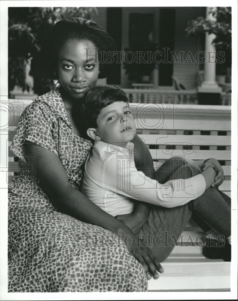 1993 Regina Taylor actress Aaron Bennett - Historic Images