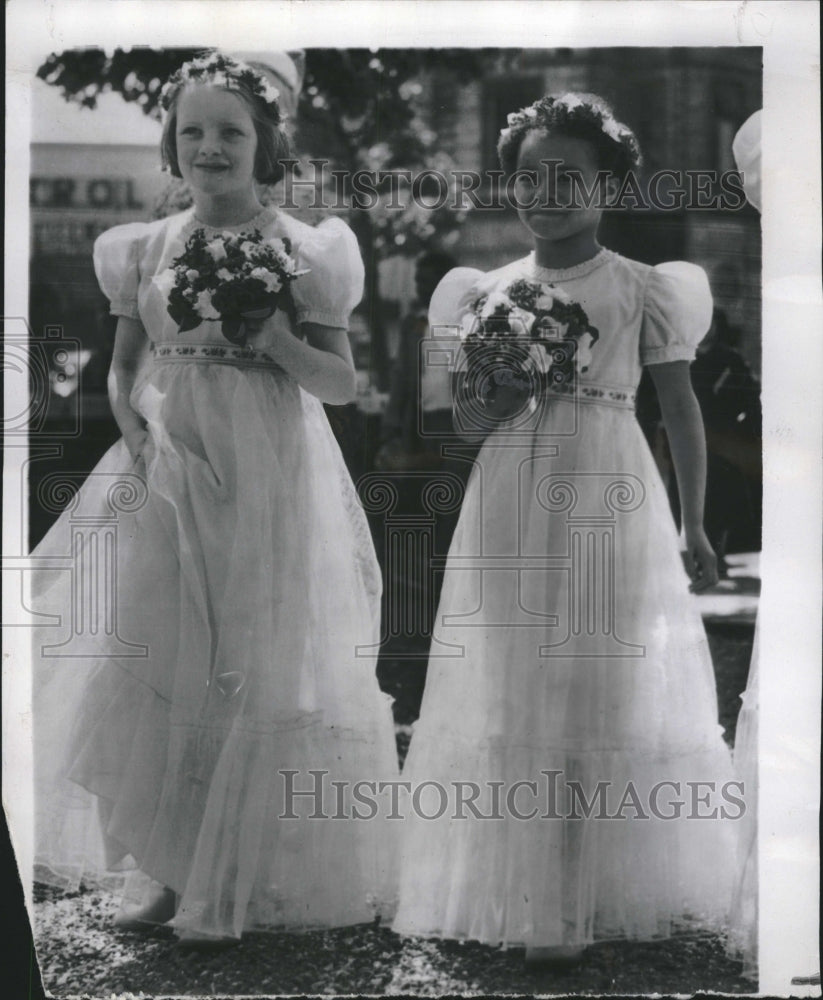 1953, Peggy Cripps Joseph Appiah wedding - RRV08391 - Historic Images