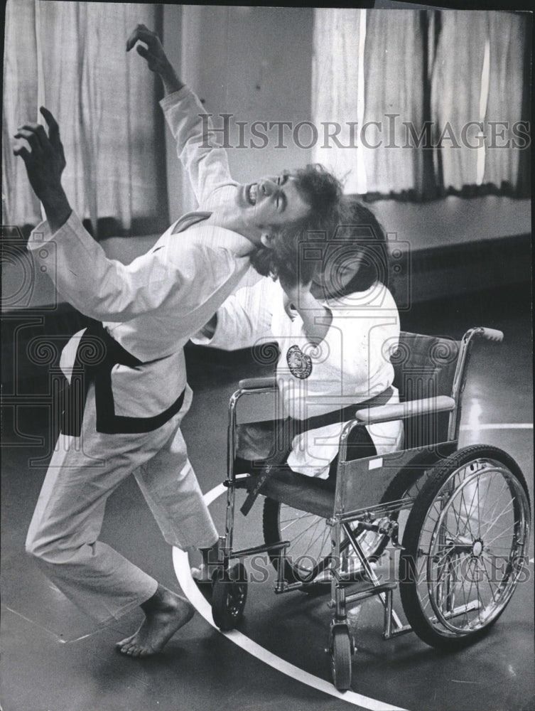 1975, Jim Armenta Scott Sereff Korea Martial - RRV09039 - Historic Images
