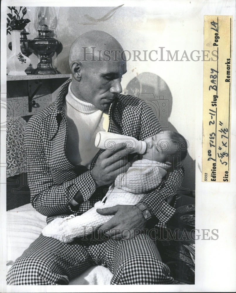 1975 Press Photo Donald Tanner baby Micol Tanner - RRV09093 - Historic Images