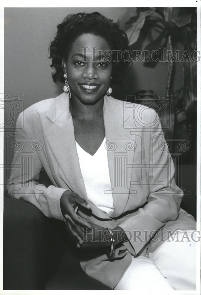 1992 Press Photo Actress Regina Taylor "I'll Fly Away" - RRV09129 - Historic Images