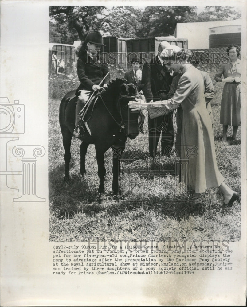 1954, Queen Elizabeth II son Prince Charles - RRV09251 - Historic Images