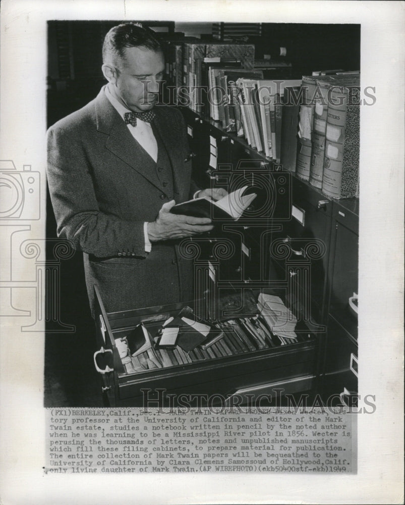 1949 Press Photo History Professor Editor Dixon Wecter - RRV09287 - Historic Images