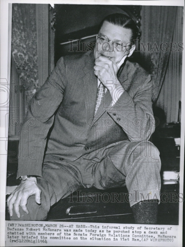 1964 Press Photo Robert S McNamara Business Executive - Historic Images