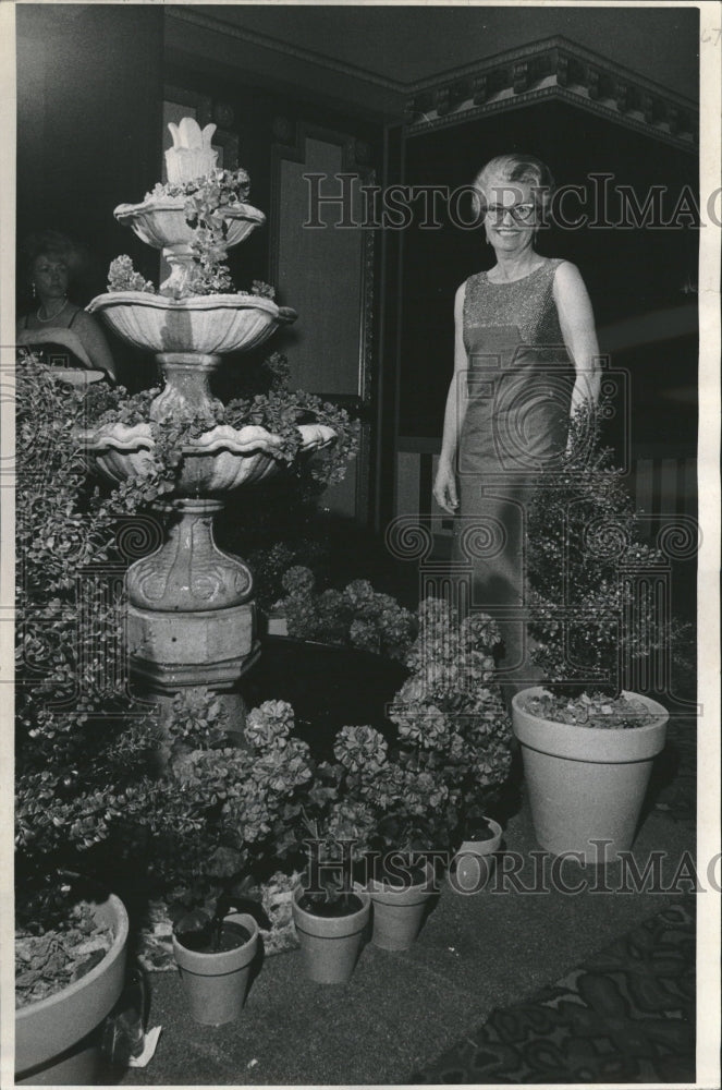 1967, Ann Love Topiary Garden - RRV09787 - Historic Images