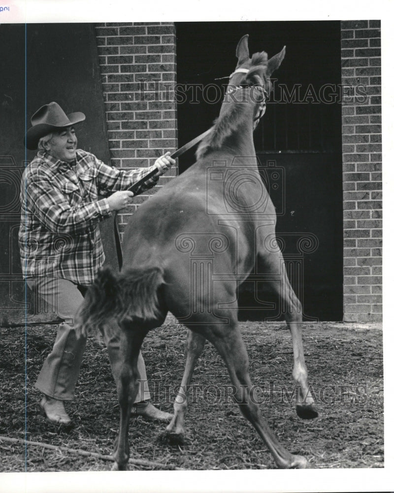 1986, Jeweler Robert Bonaquisti - RRV09803 - Historic Images