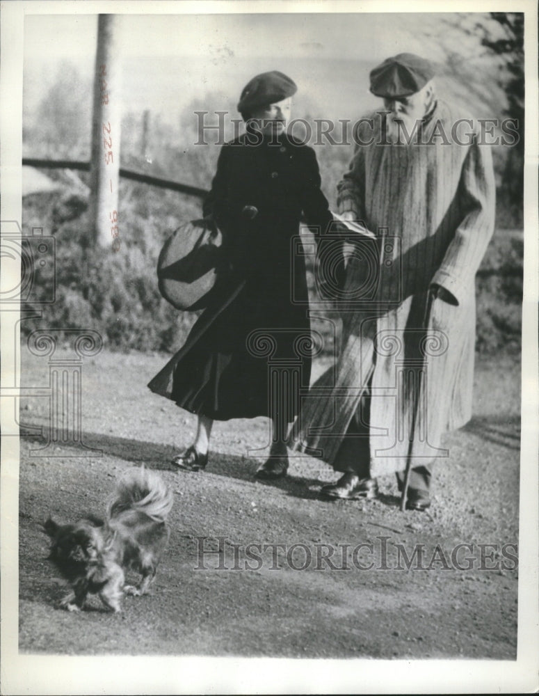 1936 Press Photo Sir Oliver Lodge Scientist Helen Alvey - RRV10005 - Historic Images