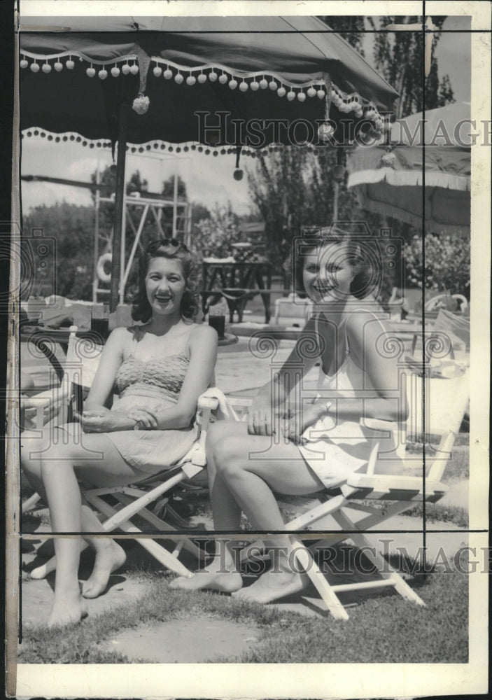 1942, Mrs.Miller and Mrs.Cannon - RRV10211 - Historic Images