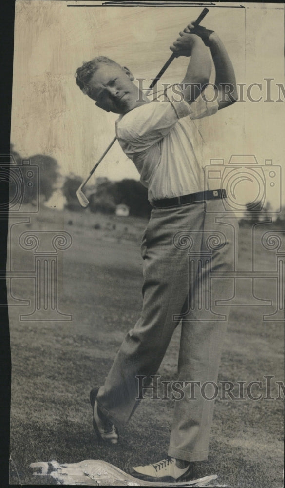 1934, Brown Cannon Golfing - RRV10215 - Historic Images