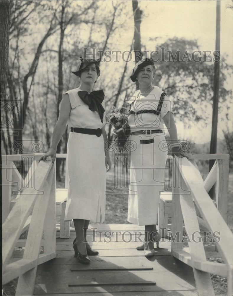 1934 Fashionable Socialites Pose On Bridge - Historic Images