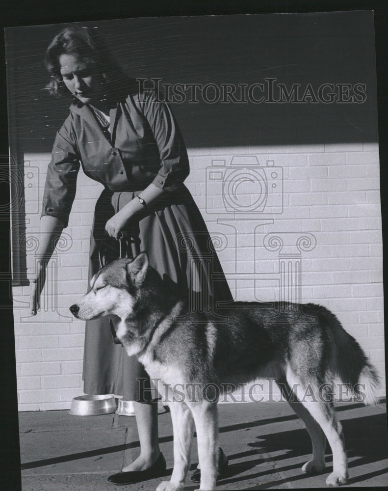 1959 Press Photo Debbie Sullivan Nikki Position Field - RRV10657 - Historic Images