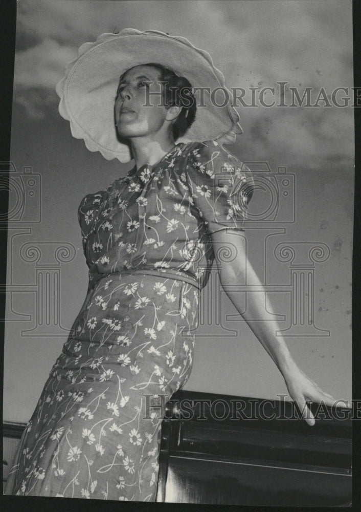 1937, Mrs C. W. Allen - RRV10725 - Historic Images