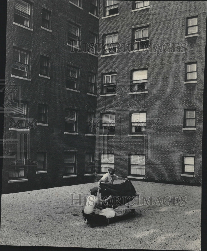 1975 Press Photo Suicide Fall Hilton Chicago Eastman - RRV11353 - Historic Images